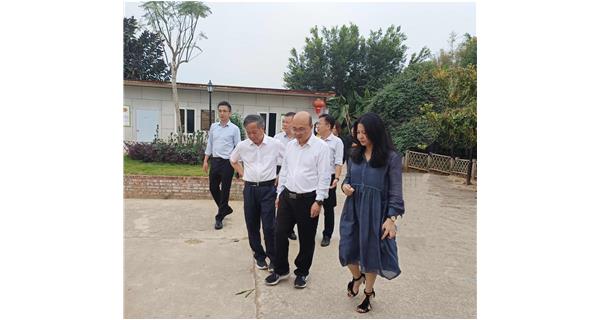 梧州市副市長(zhǎng)李廣勇到上品薈食用菌基地調(diào)研